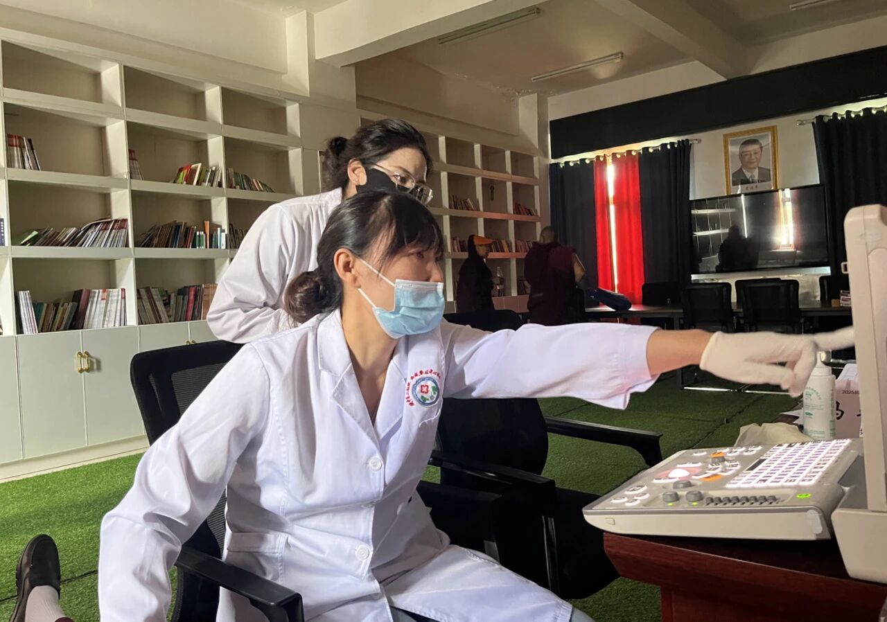 陕中二附院：妇科医生千里义诊，觉姆一句汉语 “谢谢” 让她泪目