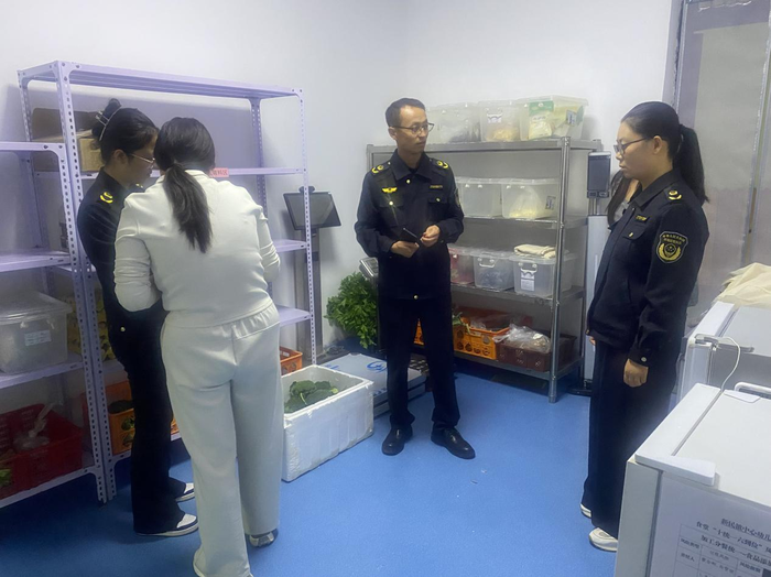 彬州市新民市场监管所开展秋季校园及周边食品安全专项检查