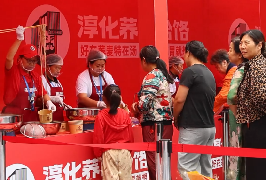 【视频】淳化荞面饸饹香飘泰州，“千年陕菜•碳水之都”带着饸饹...