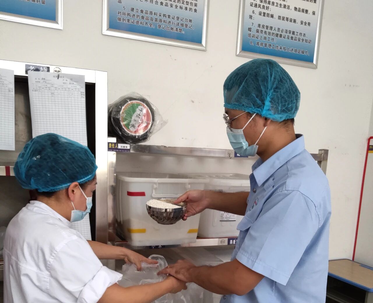 咸阳市食品药品检验检测中心彬长旬区域分中心组织开展校园食品安全抽检，守护秋季开学“第一餐”