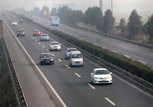 国庆中秋假期，小客车免费通行全国收费公路