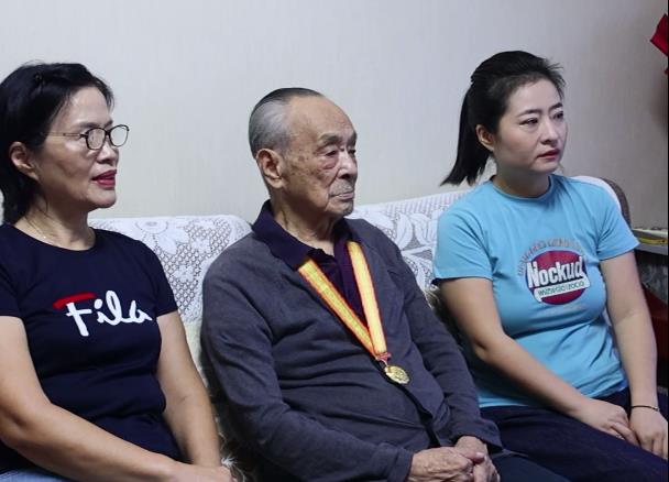 【視頻】97歲抗戰(zhàn)老同志崔榮壽觀看九三閱兵：“國家富強(qiáng) 人民幸福 就是因?yàn)槲覀冇袕?qiáng)大的軍隊(duì) 強(qiáng)大的國家”