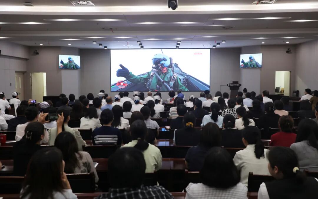 陜西中醫(yī)藥大學第二附屬醫(yī)院組織集中觀看中國人民抗日戰(zhàn)爭暨世界反法西斯戰(zhàn)爭勝利80周年閱兵活動