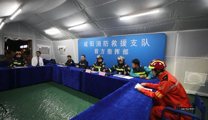 咸阳消防开展双节前夜间大型商业综合体实战化拉动演练